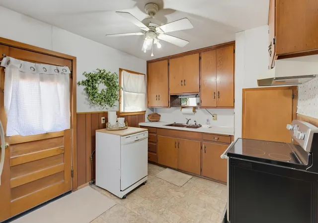 Photo 3 of Sale Pending at 1241 S La Salle Dr, Abilene, TX 79605 | MLS# 21364397 | Listing updated on 2026-08-20