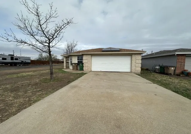 Photo 2 of Sale Pending at 2930 Waco St, San Angelo, TX 76901 | MLS# 21364468 | Listing updated on 2026-10-01