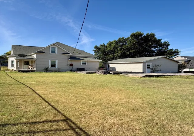 Photo 2 of Single family home for sale at 303 E 5th St, Prosper, TX 75078 | MLS# 21361152 | Listing updated on 2026-08-27