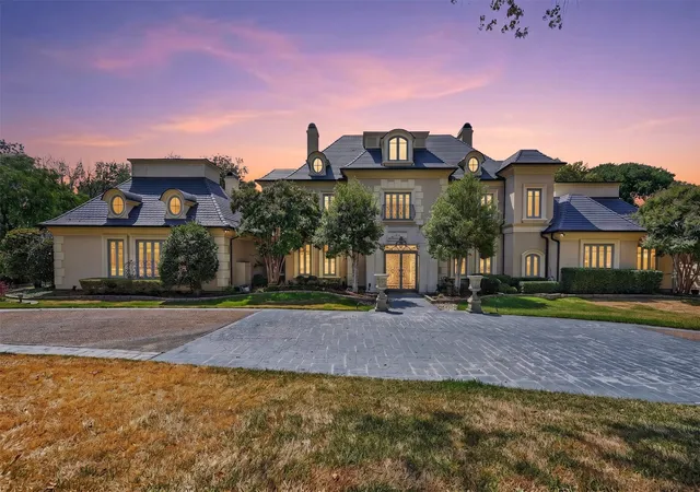 Photo 2 of Mansion for sale at 4505 Tour 18 Dr, Flower Mound, TX 75022 | MLS# 21363313 | Listing updated on 2026-10-01