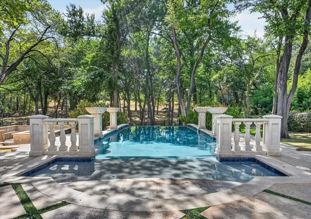 Photo 3 of Mansion for sale at 4505 Tour 18 Dr, Flower Mound, TX 75022 | MLS# 21363313 | Listing updated on 2026-10-01