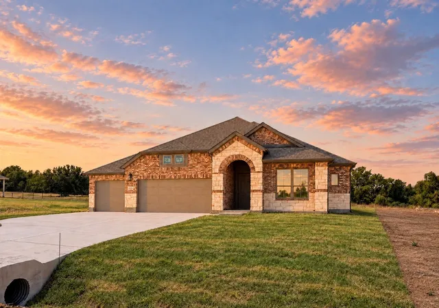 Photo 1 of Single family home for sale at 305 Skeen Peak, Springtown, TX 76082 | MLS# 21364598 | Listing updated on 2026-10-04