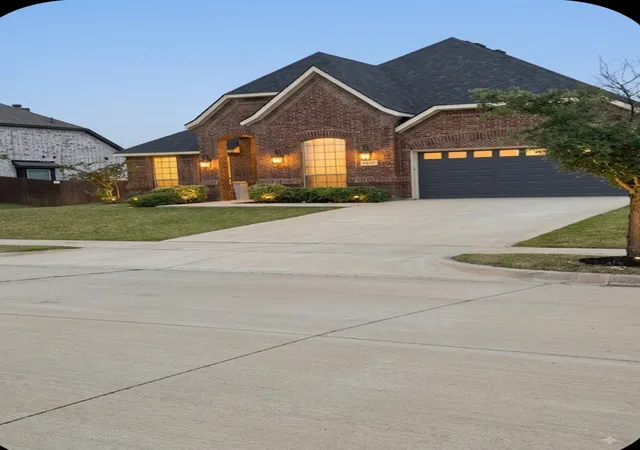 Photo 1 of Single family home for sale at 1533 Pierce St, Waxahachie, TX 75165 | MLS# 21363272 | Listing updated on 2026-10-06