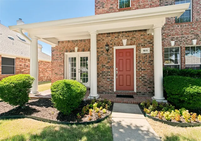 Photo 2 of Single family home for sale at 1611 Branch Creek Dr, Allen, TX 75002 | MLS# 21364585 | Listing updated on 2026-08-23