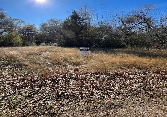 Photo 1 of Sale Pending at 188 Baywood Blvd, Mabank, TX 75156 | MLS# 21364188 | Listing updated on 2026-10-02