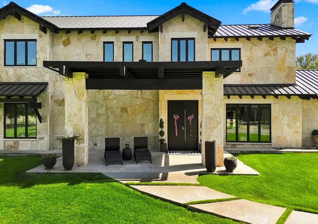Photo 3 of Mansion for sale at 261 Hunter Ct, Argyle, TX 76226 | MLS# 21362929 | Listing updated on 2026-08-20