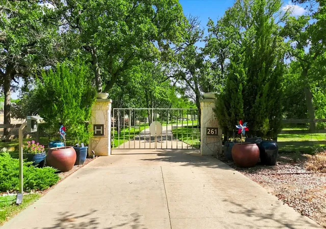 Photo 3 of Single family home for sale at 261 Hunter Ct, Argyle, TX 76226 | MLS# 21362929 | Listing updated on 2026-08-20