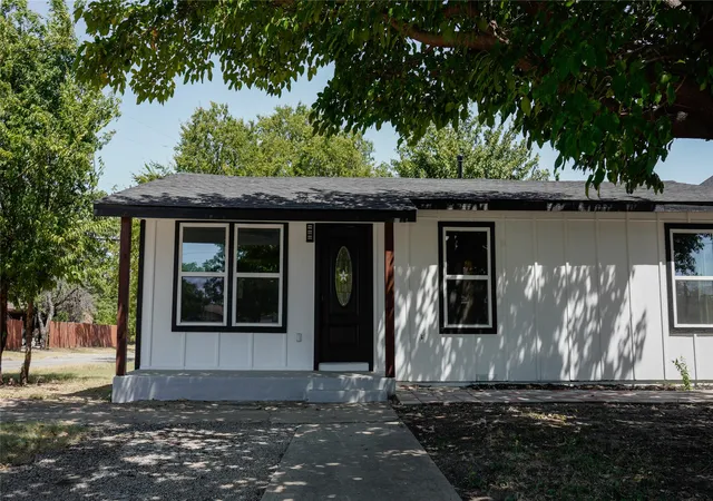 Photo 1 of Single family home for sale at 3464 Weber St, Fort Worth, TX 76106 | MLS# 21363674 | Listing updated on 2026-08-31