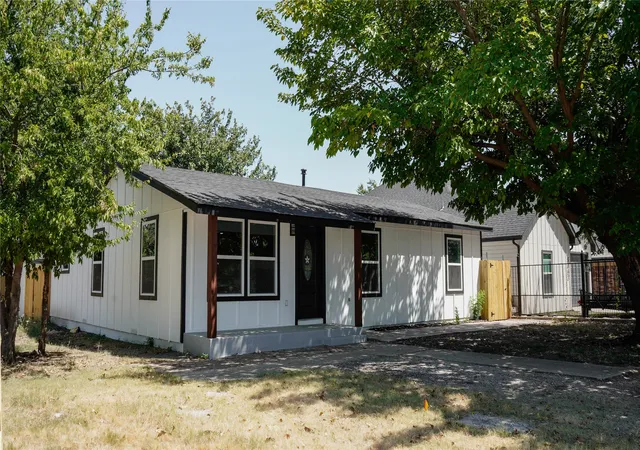 Photo 2 of Single family home for sale at 3464 Weber St, Fort Worth, TX 76106 | MLS# 21363674 | Listing updated on 2026-08-31