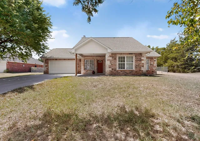 Photo 2 of Single family home for sale at 4014 Cox St, Sherman, TX 75090 | MLS# 21364627 | Listing updated on 2026-09-15