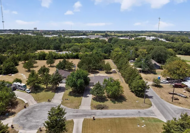 Photo 3 of Single family home for sale at 4014 Cox St, Sherman, TX 75090 | MLS# 21364627 | Listing updated on 2026-09-15