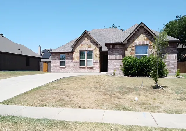 Photo 4 of Single family home for sale at 221 Anthony Ln, Red Oak, TX 75154 | MLS# 21364631 | Listing updated on 2026-10-03