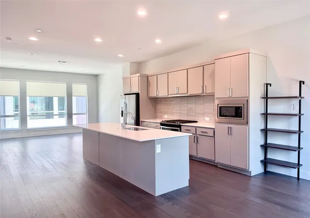 Photo 2 of Townhouse for sale at 1771 Mccoy St #205, Dallas, TX 75204 | MLS# 21364626 | Listing updated on 2026-08-20