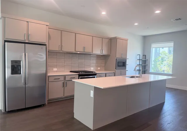 Photo 3 of Townhouse for sale at 1771 Mccoy St #205, Dallas, TX 75204 | MLS# 21364626 | Listing updated on 2026-08-20