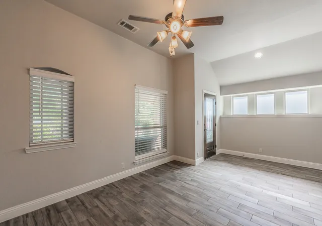Photo 3 of Single family home for sale at 813 Andrews Ct, Anna, TX 75409 | MLS# 21363170 | Listing updated on 2026-08-22