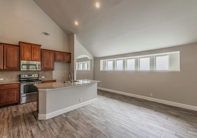 Photo 4 of Single family home for sale at 813 Andrews Ct, Anna, TX 75409 | MLS# 21363170 | Listing updated on 2026-08-22
