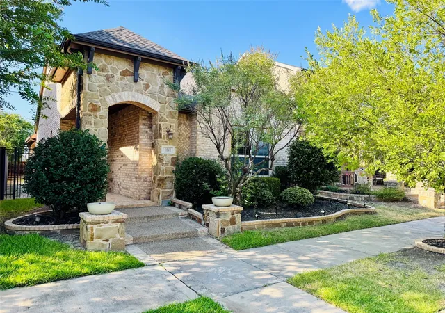 Photo 1 of Single family home for sale at 1041 Lone Ivory Trl, Arlington, TX 76005 | MLS# 21363237 | Listing updated on 2026-08-20