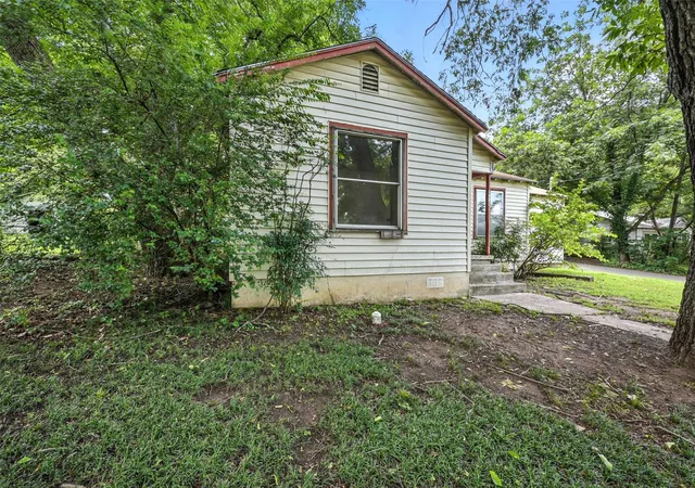Photo 4 of Single family home for sale at 414 S Broadway St, Bells, TX 75414 | MLS# 21350299 | Listing updated on 2026-10-05