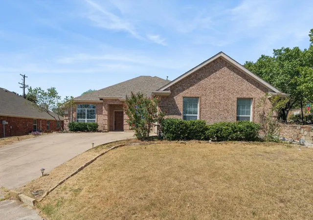 Photo 2 of Single family home for sale at 1305 Clear Meadow Ct, Rockwall, TX 75087 | MLS# 21363564 | Listing updated on 2026-08-30