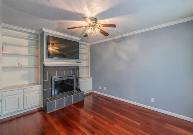 Photo 4 of Sale Pending at 714 E Wall St #106, Grapevine, TX 76051 | MLS# 21359221 | Listing updated on 2026-08-24