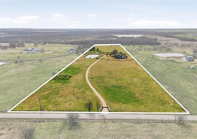 Photo 4 of Single family home for sale at 206 Boundsranch Rd, Gunter, TX 75058 | MLS# 21361896 | Listing updated on 2026-10-05