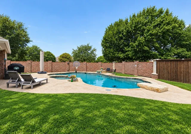 Photo 2 of Single family home for sale at 2801 Madison Dr, Melissa, TX 75454 | MLS# 21355126 | Listing updated on 2026-09-30