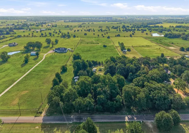 Photo 3 of Sale Pending at 1614 W Line Rd, Whitesboro, TX 76273 | MLS# 21355395 | Listing updated on 2026-09-28