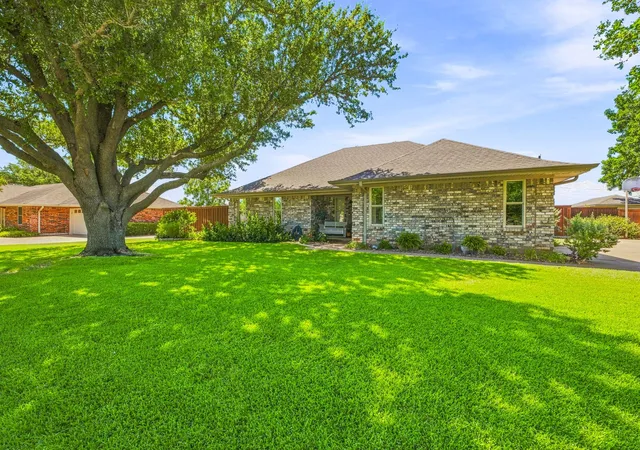 Photo 2 of Single family home for sale at 136 Chaparral Dr, Graham, TX 76450 | MLS# 21361121 | Listing updated on 2026-09-18