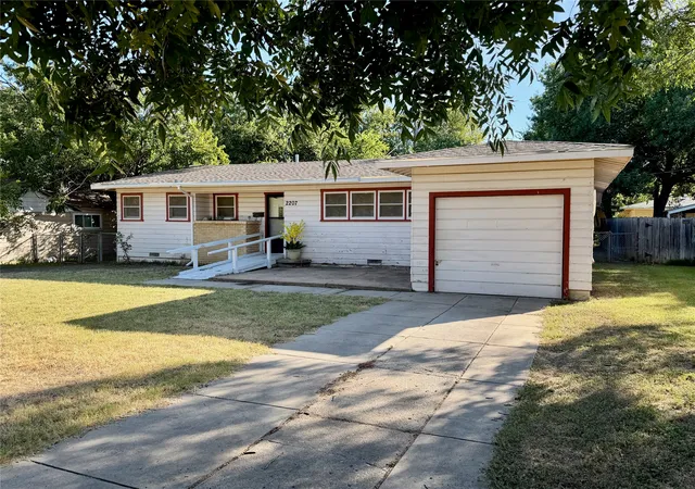Photo 1 of Single family home for sale at 2207 4th St, Brownwood, TX 76801 | MLS# 21364781 | Listing updated on 2026-09-23
