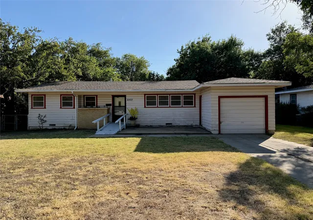 Photo 2 of Single family home for sale at 2207 4th St, Brownwood, TX 76801 | MLS# 21364781 | Listing updated on 2026-09-23