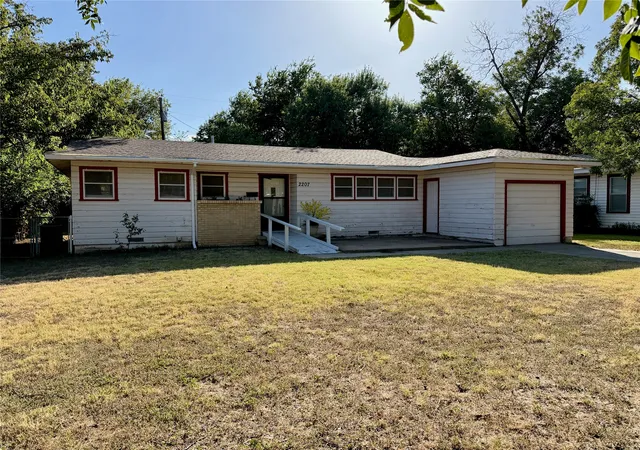 Photo 3 of Single family home for sale at 2207 4th St, Brownwood, TX 76801 | MLS# 21364781 | Listing updated on 2026-09-23