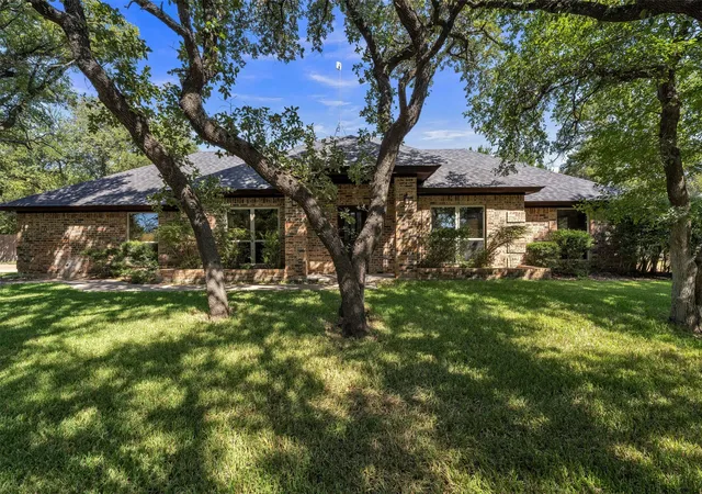 Photo 1 of Sale Pending at 204 Fairway Dr, Willow Park, TX 76087 | MLS# 21363432 | Listing updated on 2026-08-29
