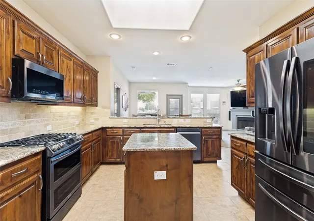 Photo 4 of Single family home for sale at 8200 Misty Water Dr, Fort Worth, TX 76131 | MLS# 21363728 | Listing updated on 2026-10-06