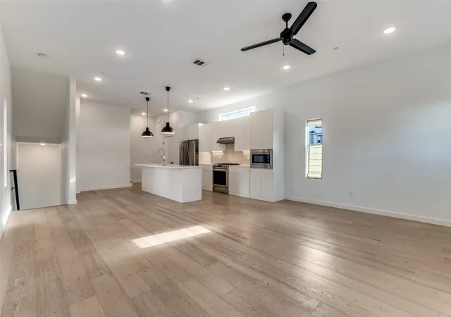 Photo 3 of Condo for sale at 1505 N Garrett Ave #105, Dallas, TX 75206 | MLS# 21364796 | Listing updated on 2026-08-20