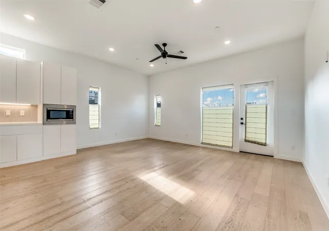 Photo 4 of Condo for sale at 1505 N Garrett Ave #105, Dallas, TX 75206 | MLS# 21364796 | Listing updated on 2026-08-20