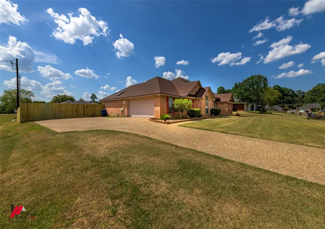 Photo 3 of Sale Pending at 9826 Hastings Ct, Shreveport, LA 71118 | MLS# 21364440 | Listing updated on 2026-08-24