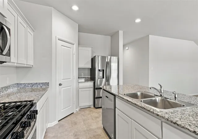 Photo 3 of Single family home for sale at 5912 Piedrosa Ct, Argyle, TX 76226 | MLS# 21358939 | Listing updated on 2026-08-20