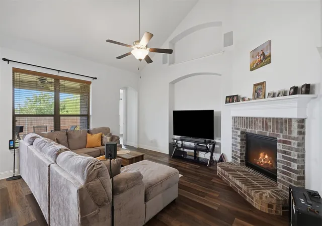 Photo 3 of Single family home for sale at 5501 Tuxbury Pond Dr, Fort Worth, TX 76179 | MLS# 21364581 | Listing updated on 2026-08-20