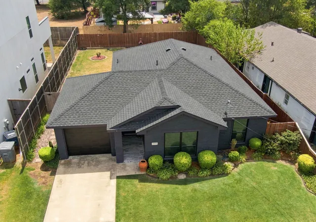 Photo 1 of Single family home for sale at 1910 Mcbroom St, Dallas, TX 75212 | MLS# 21362059 | Listing updated on 2026-10-07