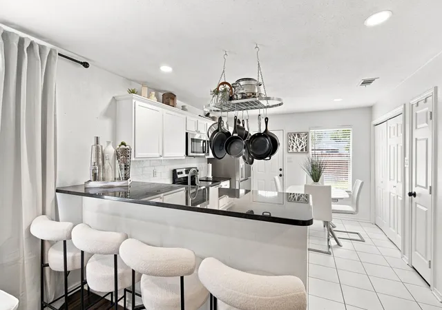Photo 3 of Single family home for sale at 1910 Mcbroom St, Dallas, TX 75212 | MLS# 21362059 | Listing updated on 2026-10-07