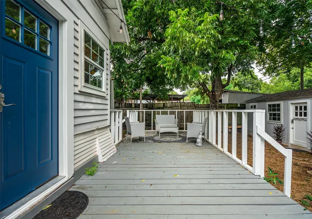 Photo 2 of Single family home for sale at 719 Melba St, Dallas, TX 75208 | MLS# 21364693 | Listing updated on 2026-08-20