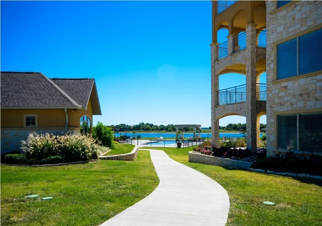 Listing Photo 2 - Condo for sale in building located at 9900 Northshore Blvd, Corsicana, TX 75109 - Unit #3304