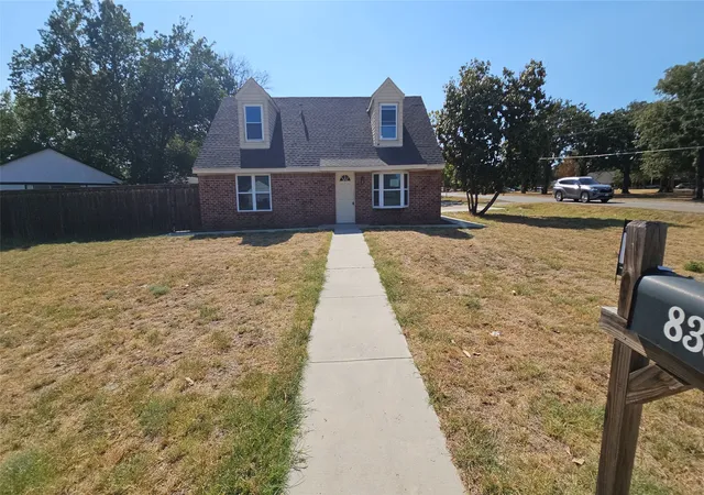 Photo 1 of Single family home for sale at 833 James St, Azle, TX 76020 | MLS# 21352355 | Listing updated on 2026-08-20