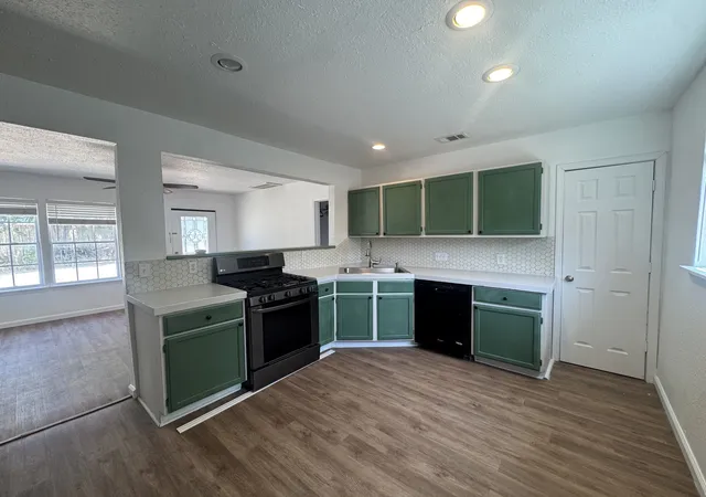 Photo 3 of Single family home for sale at 804 E Hook St, Stephenville, TX 76401 | MLS# 21364454 | Listing updated on 2026-08-20