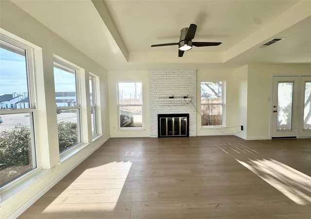 Photo 4 of House for sale at 2201/2203 Summer Pl Dr, Arlington, TX 76014 | MLS# 21364733 | Listing updated on 2026-09-22