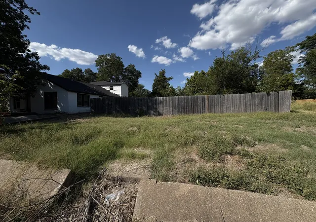 Photo 1 of Land for sale at 713 E Jefferson St, Waxahachie, TX 75165 | MLS# 21364883 | Listing updated on 2026-08-20