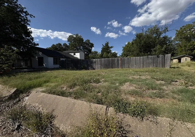 Photo 2 of Land for sale at 713 E Jefferson St, Waxahachie, TX 75165 | MLS# 21364883 | Listing updated on 2026-08-20