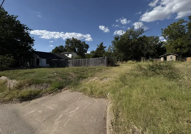 Photo 3 of Land for sale at 713 E Jefferson St, Waxahachie, TX 75165 | MLS# 21364883 | Listing updated on 2026-08-20