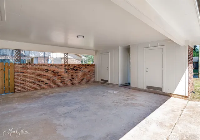 Photo 3 of Single family home for sale at 505 Meadowbrook Ln, Shreveport, LA 71105 | MLS# 21364888 | Listing updated on 2026-08-29