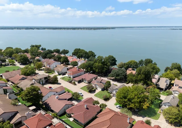 Photo 3 of Single family home for sale at 3605 Highpoint Dr, Rockwall, TX 75087 | MLS# 21363932 | Listing updated on 2026-08-30